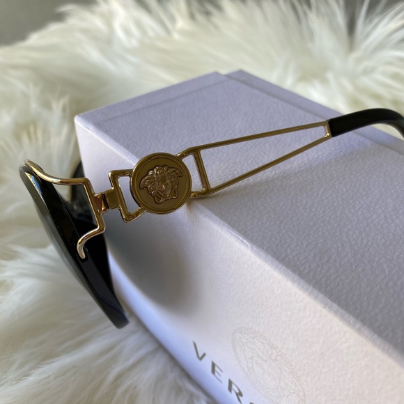 Versace Women’s Sunglasses - Picture 3 of 9